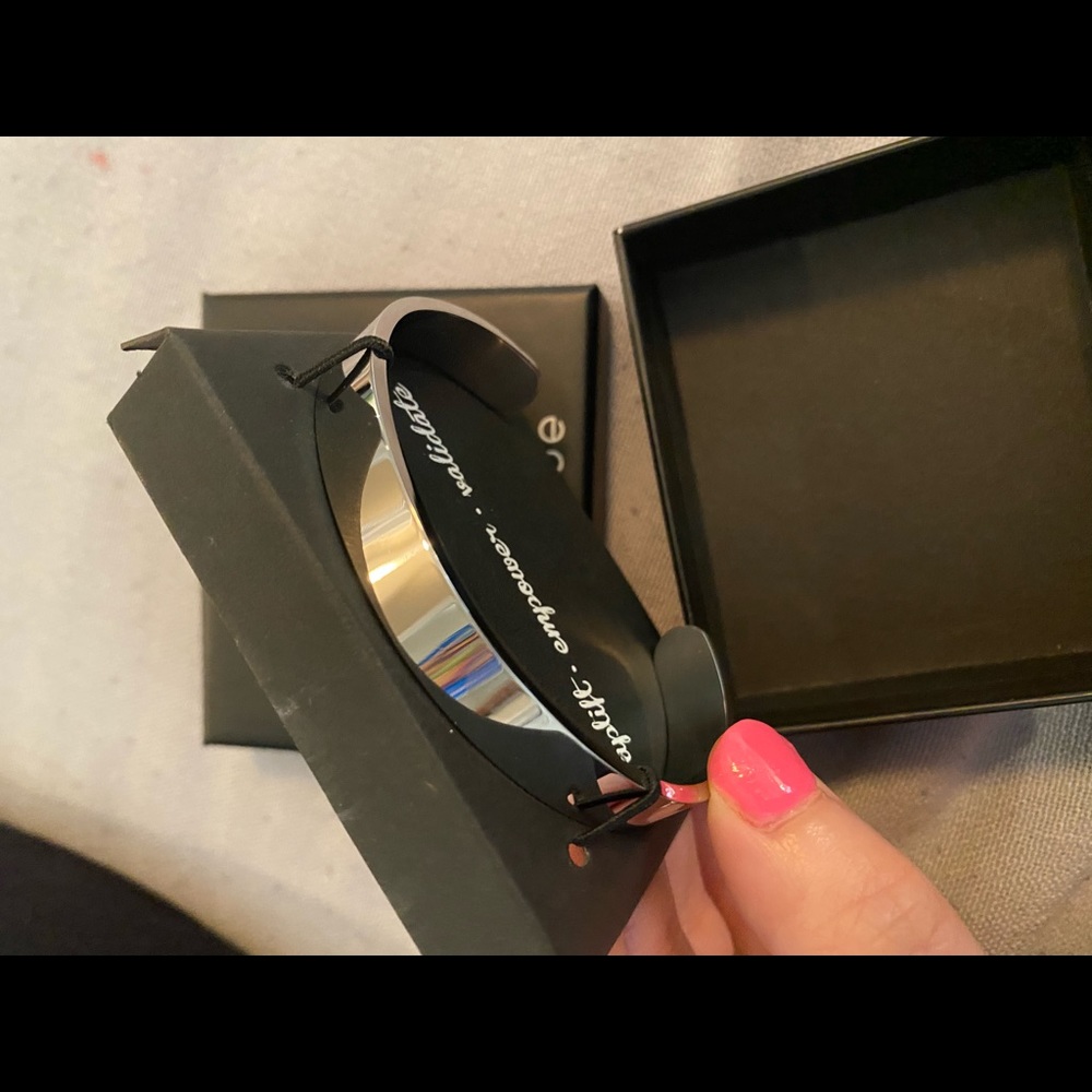 Younique bracelet bangle
